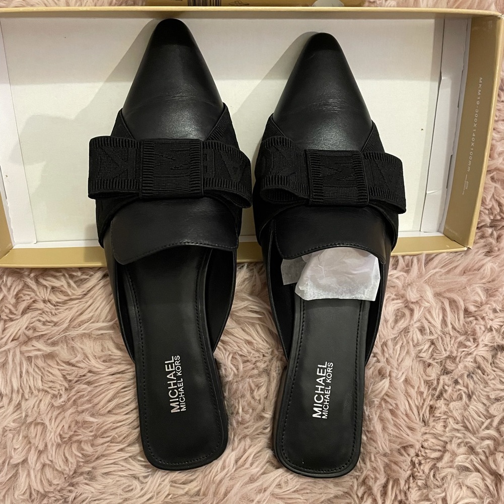 NIB Michael Kors black leather bow mule size 8M. AMES SLIDE